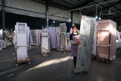 她去曹县的棺材厂拍了一组毕业作品